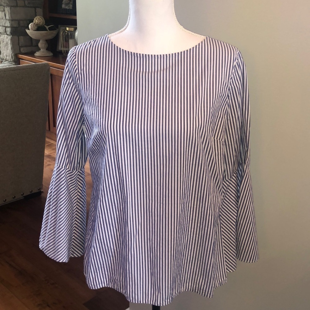 Ann Taylor bell sleeve Spring button back Shirt